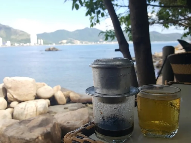 Top 7 Quán Cafe View Biển Đẹp Nha Trang 7 Cafe Hòn Chồng Nha Trang