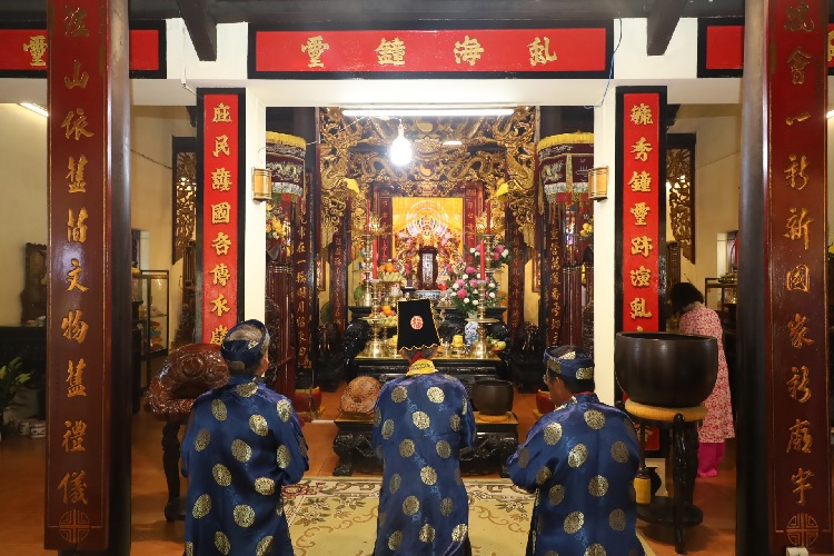 Chánh Điện Am Chúa Diên Khánh