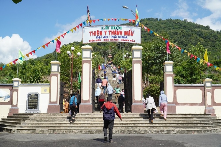 Cổng Tam Quan Am Chúa Diên Khánh